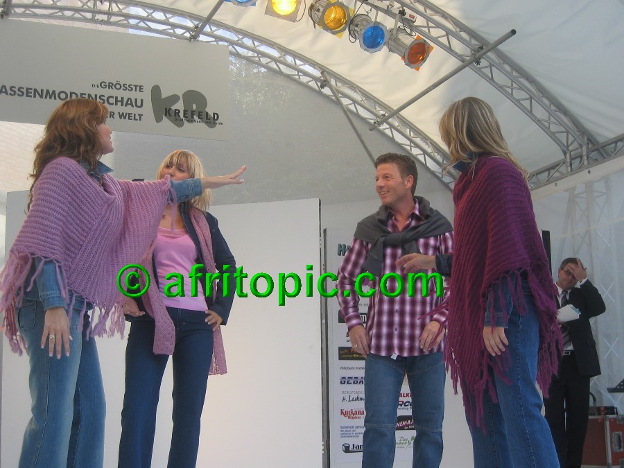 ../Images/Krefeld-Strssenmodenschau-2005 415.jpg